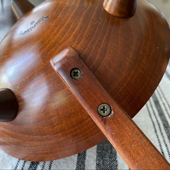 Munising Primitive 3 footed wooden bowl with handle - Picture 7 of 7